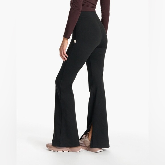 Vuori Granite High Waist Flare in Black Heather Size Small Split Hem Style - Picture 2 of 15